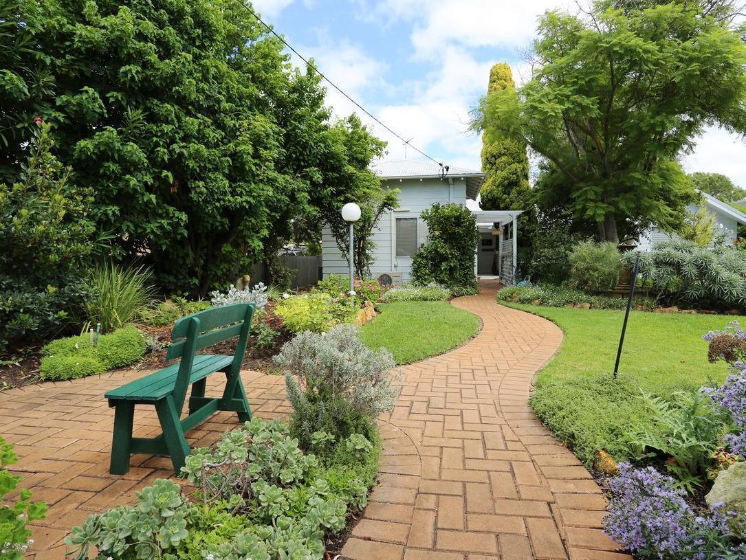 Jacaranda Guest House Busselton Exterior photo