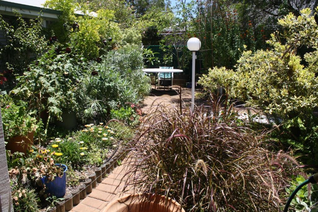 Jacaranda Guest House Busselton Exterior photo