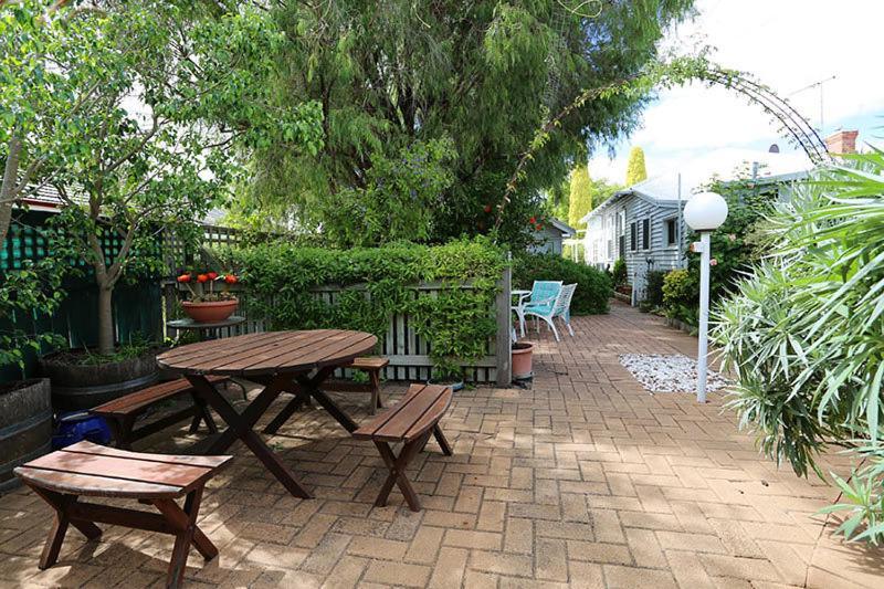 Jacaranda Guest House Busselton Exterior photo