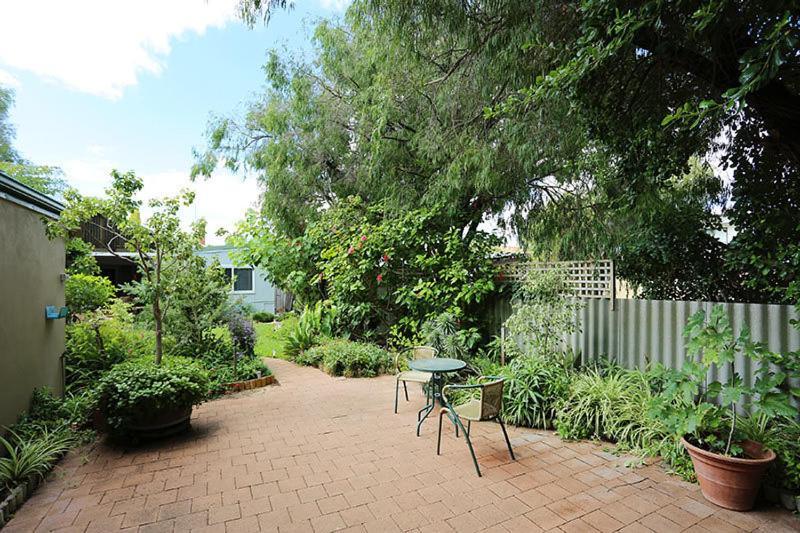 Jacaranda Guest House Busselton Exterior photo